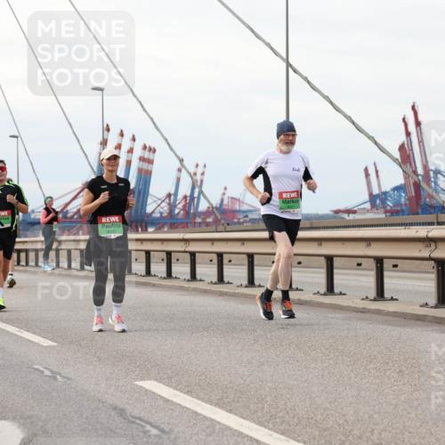 03.10.2025 - Köhlbrandbrückenlauf Lena Gebhardt http://msf.ph/oto/9205636 03.10.2025 16:01:55 Position 2 8152, 8021 meine-sportfotos.de