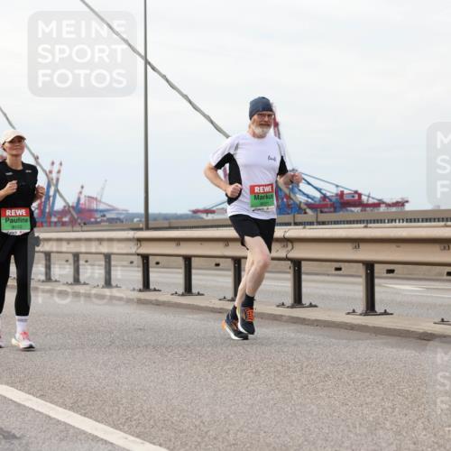 03.10.2025 - Köhlbrandbrückenlauf Lena Gebhardt http://msf.ph/oto/9205637 03.10.2025 16:01:56 Position 2 8152 meine-sportfotos.de