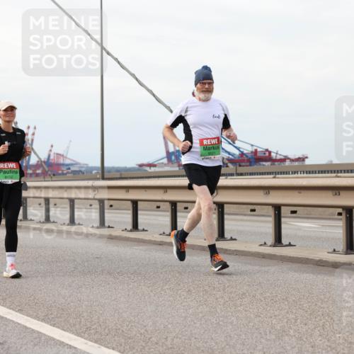 03.10.2025 - Köhlbrandbrückenlauf Lena Gebhardt http://msf.ph/oto/9205639 03.10.2025 16:01:56 Position 2 8152, 8021 meine-sportfotos.de