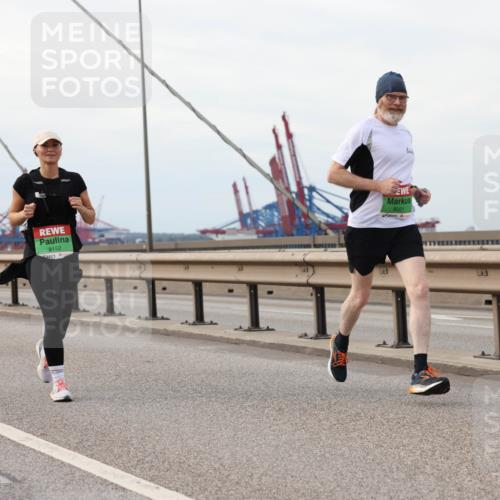 03.10.2025 - Köhlbrandbrückenlauf Lena Gebhardt http://msf.ph/oto/9205640 03.10.2025 16:01:56 Position 2 8152, 8021 meine-sportfotos.de