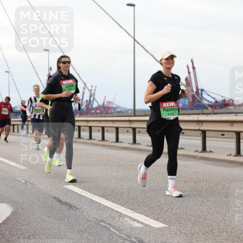 03.10.2025 - Köhlbrandbrückenlauf Lena Gebhardt http://msf.ph/oto/9205643 03.10.2025 16:01:57 Position 2 8152 meine-sportfotos.de