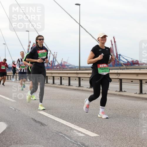03.10.2025 - Köhlbrandbrückenlauf Lena Gebhardt http://msf.ph/oto/9205644 03.10.2025 16:01:57 Position 2 8226, 8152 meine-sportfotos.de