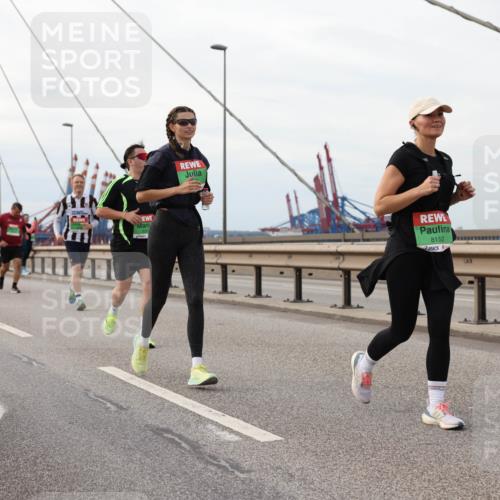 03.10.2025 - Köhlbrandbrückenlauf Lena Gebhardt http://msf.ph/oto/9205647 03.10.2025 16:01:58 Position 2 8152 meine-sportfotos.de