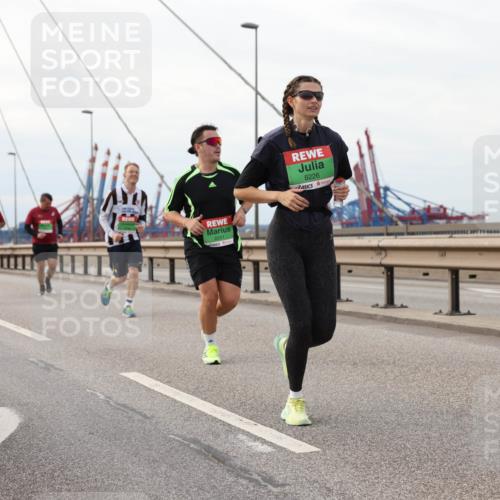 03.10.2025 - Köhlbrandbrückenlauf Lena Gebhardt http://msf.ph/oto/9205648 03.10.2025 16:01:58 Position 2 8201, 8226 meine-sportfotos.de