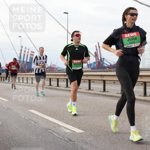 03.10.2025 - Köhlbrandbrückenlauf Lena Gebhardt http://msf.ph/oto/9205650 03.10.2025 16:01:59 Position 2 8201, 8226 meine-sportfotos.de