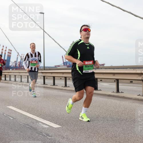 03.10.2025 - Köhlbrandbrückenlauf Lena Gebhardt http://msf.ph/oto/9205656 03.10.2025 16:01:59 Position 2 8201 meine-sportfotos.de