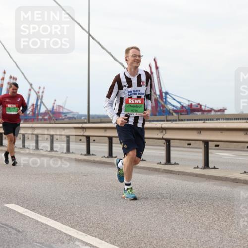 03.10.2025 - Köhlbrandbrückenlauf Lena Gebhardt http://msf.ph/oto/9205657 03.10.2025 16:02:00 Position 2 8736 meine-sportfotos.de