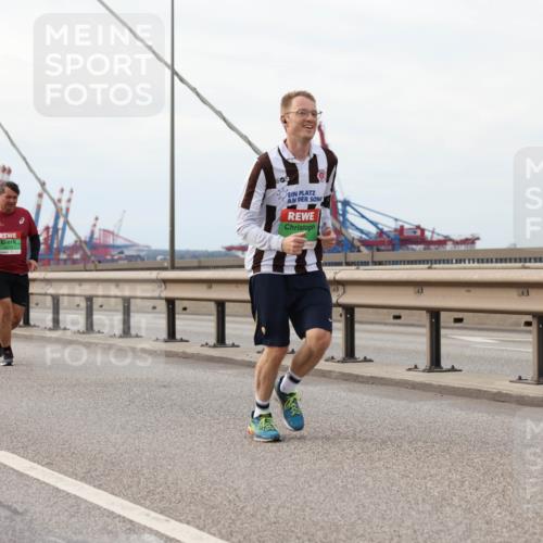 03.10.2025 - Köhlbrandbrückenlauf Lena Gebhardt http://msf.ph/oto/9205659 03.10.2025 16:02:00 Position 2  meine-sportfotos.de