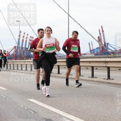 03.10.2025 - Köhlbrandbrückenlauf Lena Gebhardt http://msf.ph/oto/9205665 03.10.2025 16:02:02 Position 2 8400, 9270 meine-sportfotos.de