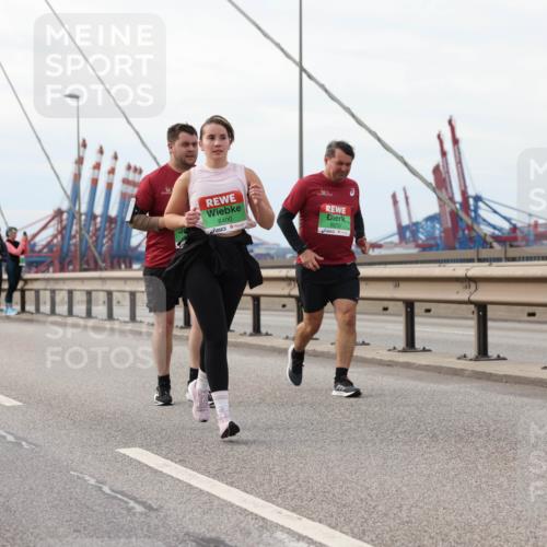 03.10.2025 - Köhlbrandbrückenlauf Lena Gebhardt http://msf.ph/oto/9205666 03.10.2025 16:02:02 Position 2 8400, 9270 meine-sportfotos.de