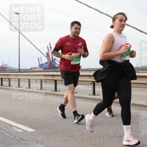 03.10.2025 - Köhlbrandbrückenlauf Lena Gebhardt http://msf.ph/oto/9205670 03.10.2025 16:02:04 Position 2 9271, 8400 meine-sportfotos.de