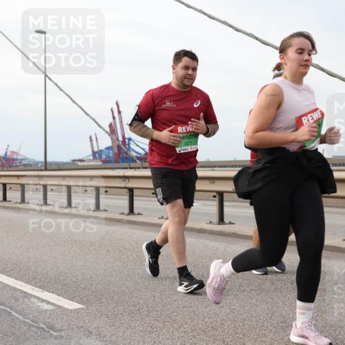 03.10.2025 - Köhlbrandbrückenlauf Lena Gebhardt http://msf.ph/oto/9205671 03.10.2025 16:02:04 Position 2 9271 meine-sportfotos.de