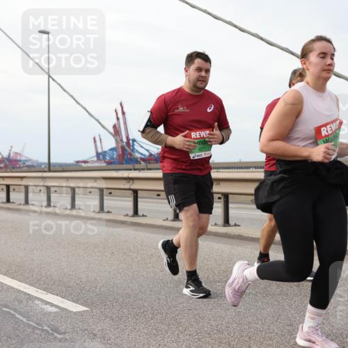 03.10.2025 - Köhlbrandbrückenlauf Lena Gebhardt http://msf.ph/oto/9205672 03.10.2025 16:02:04 Position 2 9271, 111 meine-sportfotos.de