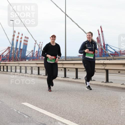 03.10.2025 - Köhlbrandbrückenlauf Lena Gebhardt http://msf.ph/oto/9205673 03.10.2025 16:02:10 Position 2 8343 meine-sportfotos.de