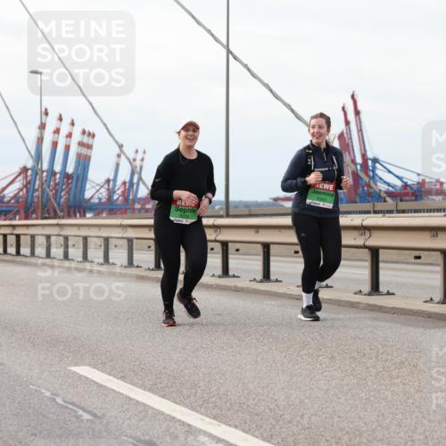 03.10.2025 - Köhlbrandbrückenlauf Lena Gebhardt http://msf.ph/oto/9205674 03.10.2025 16:02:10 Position 2 8343 meine-sportfotos.de