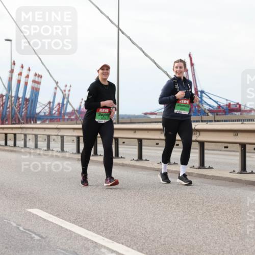 03.10.2025 - Köhlbrandbrückenlauf Lena Gebhardt http://msf.ph/oto/9205676 03.10.2025 16:02:10 Position 2 8343 meine-sportfotos.de