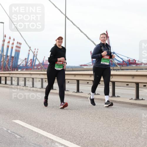 03.10.2025 - Köhlbrandbrückenlauf Lena Gebhardt http://msf.ph/oto/9205677 03.10.2025 16:02:10 Position 2 8343 meine-sportfotos.de