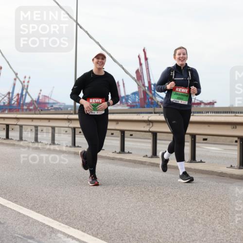 03.10.2025 - Köhlbrandbrückenlauf Lena Gebhardt http://msf.ph/oto/9205679 03.10.2025 16:02:10 Position 2 8343 meine-sportfotos.de
