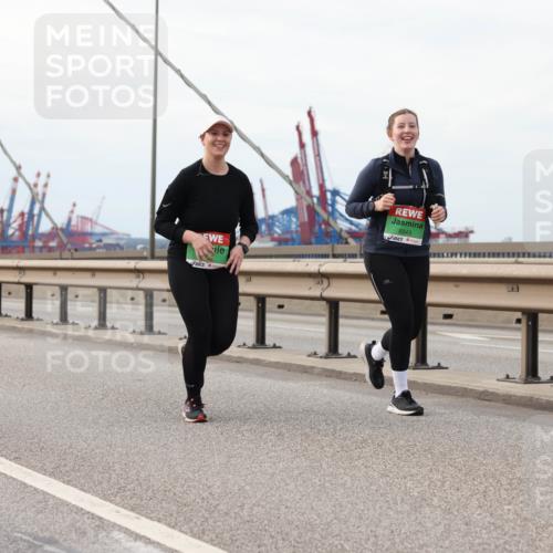 03.10.2025 - Köhlbrandbrückenlauf Lena Gebhardt http://msf.ph/oto/9205680 03.10.2025 16:02:10 Position 2 8343 meine-sportfotos.de