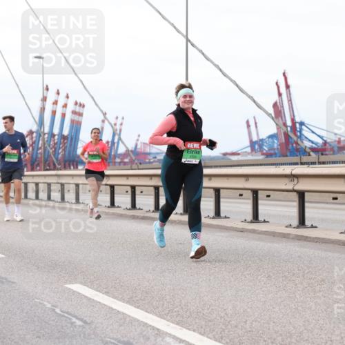 03.10.2025 - Köhlbrandbrückenlauf Lena Gebhardt http://msf.ph/oto/9205688 03.10.2025 16:02:15 Position 2 8320 meine-sportfotos.de