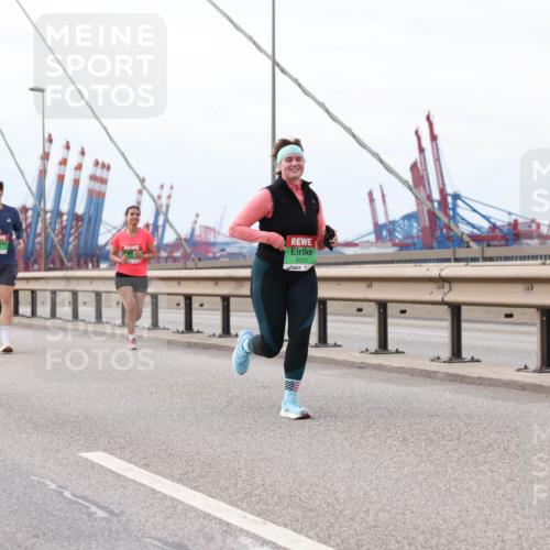 03.10.2025 - Köhlbrandbrückenlauf Lena Gebhardt http://msf.ph/oto/9205690 03.10.2025 16:02:15 Position 2 8320 meine-sportfotos.de