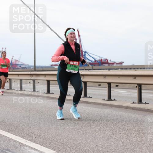 03.10.2025 - Köhlbrandbrückenlauf Lena Gebhardt http://msf.ph/oto/9205691 03.10.2025 16:02:15 Position 2 8320 meine-sportfotos.de