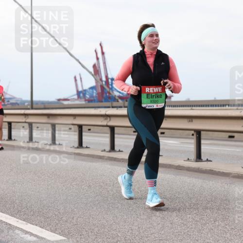 03.10.2025 - Köhlbrandbrückenlauf Lena Gebhardt http://msf.ph/oto/9205693 03.10.2025 16:02:16 Position 2 8320 meine-sportfotos.de