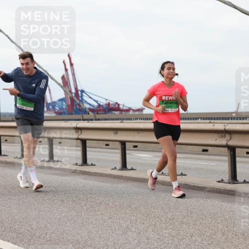 03.10.2025 - Köhlbrandbrückenlauf Lena Gebhardt http://msf.ph/oto/9205702 03.10.2025 16:02:19 Position 2 9016, 9017, 8364 meine-sportfotos.de