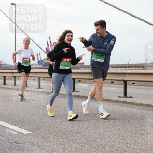 03.10.2025 - Köhlbrandbrückenlauf Lena Gebhardt http://msf.ph/oto/9205714 03.10.2025 16:02:20 Position 2 8491, 9017, 9016 meine-sportfotos.de