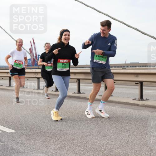 03.10.2025 - Köhlbrandbrückenlauf Lena Gebhardt http://msf.ph/oto/9205716 03.10.2025 16:02:21 Position 2 8491, 9016, 9017 meine-sportfotos.de