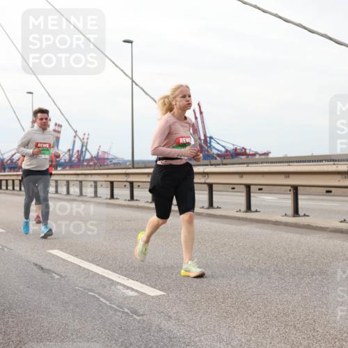 03.10.2025 - Köhlbrandbrückenlauf Lena Gebhardt http://msf.ph/oto/9205725 03.10.2025 16:02:23 Position 2  meine-sportfotos.de