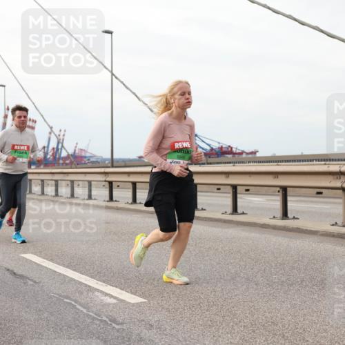 03.10.2025 - Köhlbrandbrückenlauf Lena Gebhardt http://msf.ph/oto/9205727 03.10.2025 16:02:23 Position 2 8546 meine-sportfotos.de