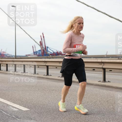 03.10.2025 - Köhlbrandbrückenlauf Lena Gebhardt http://msf.ph/oto/9205731 03.10.2025 16:02:24 Position 2 8662, 0546 meine-sportfotos.de