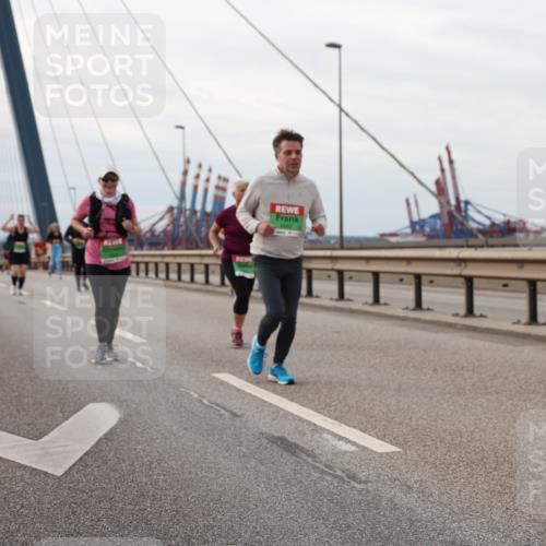 03.10.2025 - Köhlbrandbrückenlauf Lena Gebhardt http://msf.ph/oto/9205732 03.10.2025 16:02:24 Position 2  meine-sportfotos.de