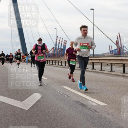 03.10.2025 - Köhlbrandbrückenlauf Lena Gebhardt http://msf.ph/oto/9205735 03.10.2025 16:02:24 Position 2 8662 meine-sportfotos.de