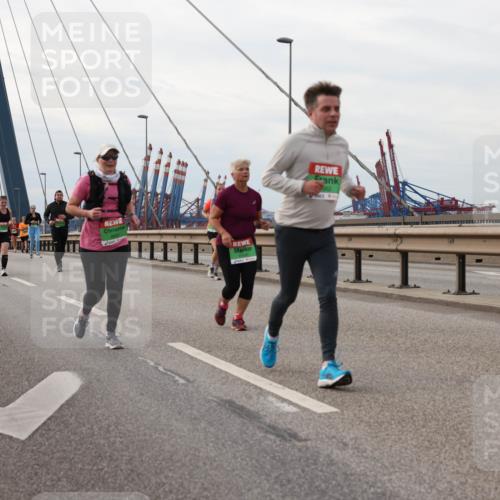 03.10.2025 - Köhlbrandbrückenlauf Lena Gebhardt http://msf.ph/oto/9205739 03.10.2025 16:02:25 Position 2  meine-sportfotos.de