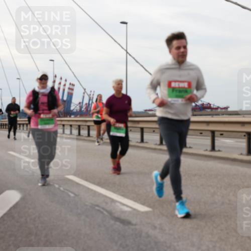 03.10.2025 - Köhlbrandbrückenlauf Lena Gebhardt http://msf.ph/oto/9205740 03.10.2025 16:02:25 Position 2  meine-sportfotos.de