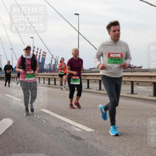 03.10.2025 - Köhlbrandbrückenlauf Lena Gebhardt http://msf.ph/oto/9205741 03.10.2025 16:02:25 Position 2  meine-sportfotos.de
