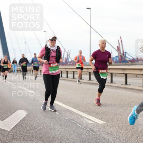 03.10.2025 - Köhlbrandbrückenlauf Lena Gebhardt http://msf.ph/oto/9205742 03.10.2025 16:02:25 Position 2 8662 meine-sportfotos.de