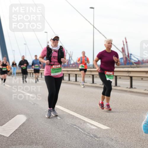 03.10.2025 - Köhlbrandbrückenlauf Lena Gebhardt http://msf.ph/oto/9205743 03.10.2025 16:02:25 Position 2 8662 meine-sportfotos.de