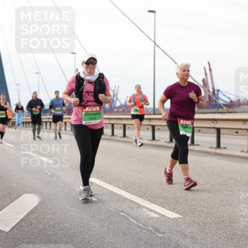 03.10.2025 - Köhlbrandbrückenlauf Lena Gebhardt http://msf.ph/oto/9205744 03.10.2025 16:02:25 Position 2 8605 meine-sportfotos.de