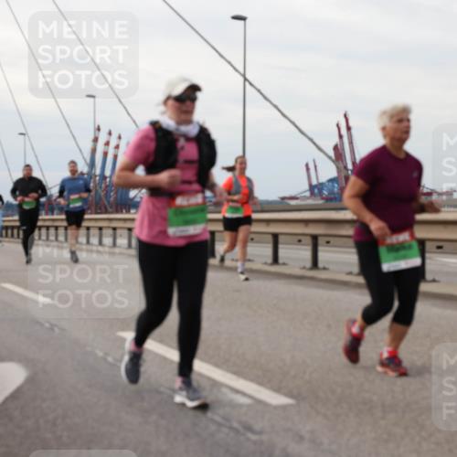 03.10.2025 - Köhlbrandbrückenlauf Lena Gebhardt http://msf.ph/oto/9205745 03.10.2025 16:02:26 Position 2  meine-sportfotos.de