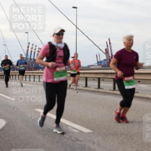 03.10.2025 - Köhlbrandbrückenlauf Lena Gebhardt http://msf.ph/oto/9205746 03.10.2025 16:02:26 Position 2  meine-sportfotos.de