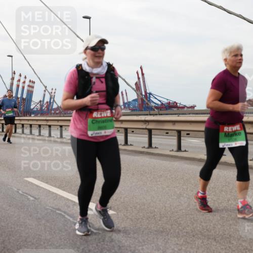 03.10.2025 - Köhlbrandbrückenlauf Lena Gebhardt http://msf.ph/oto/9205747 03.10.2025 16:02:26 Position 2 1605, 8308 meine-sportfotos.de
