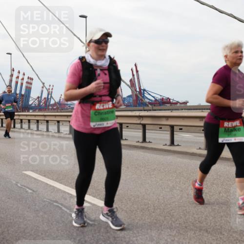 03.10.2025 - Köhlbrandbrückenlauf Lena Gebhardt http://msf.ph/oto/9205748 03.10.2025 16:02:27 Position 2 8605, 8508 meine-sportfotos.de
