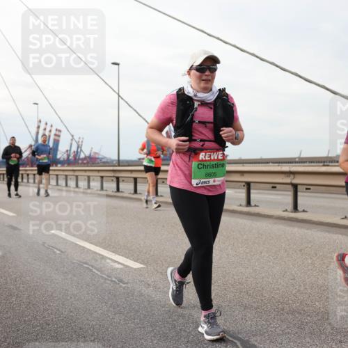 03.10.2025 - Köhlbrandbrückenlauf Lena Gebhardt http://msf.ph/oto/9205750 03.10.2025 16:02:27 Position 2 8605, 8508 meine-sportfotos.de