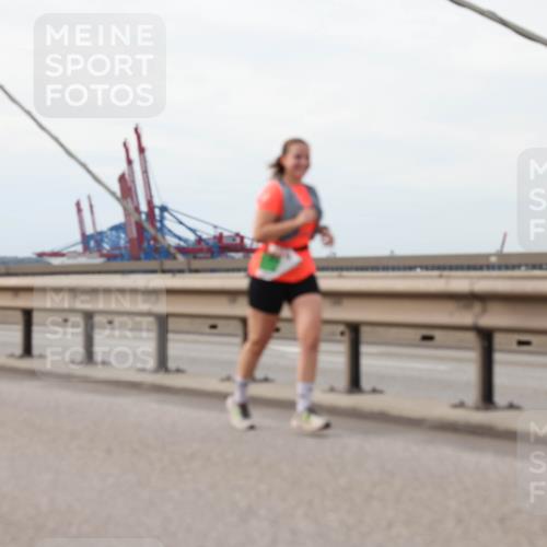 03.10.2025 - Köhlbrandbrückenlauf Lena Gebhardt http://msf.ph/oto/9205754 03.10.2025 16:02:28 Position 2  meine-sportfotos.de