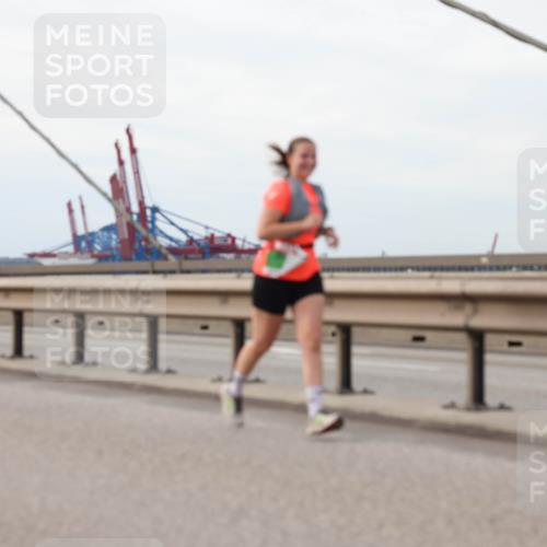 03.10.2025 - Köhlbrandbrückenlauf Lena Gebhardt http://msf.ph/oto/9205755 03.10.2025 16:02:28 Position 2  meine-sportfotos.de