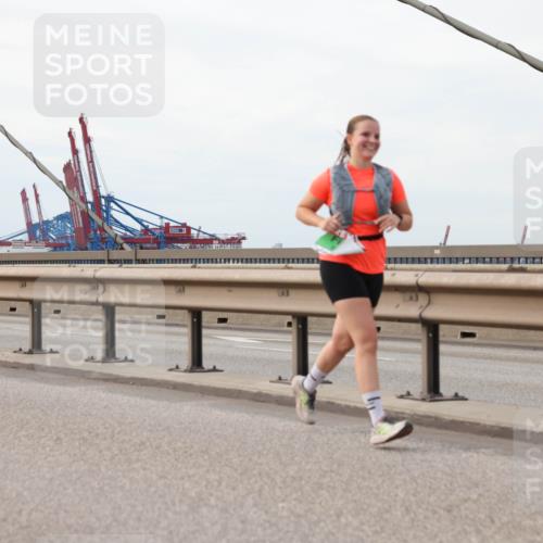 03.10.2025 - Köhlbrandbrückenlauf Lena Gebhardt http://msf.ph/oto/9205756 03.10.2025 16:02:29 Position 2  meine-sportfotos.de