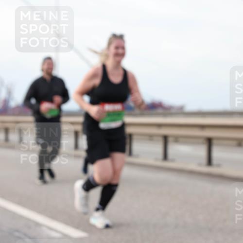 03.10.2025 - Köhlbrandbrückenlauf Lena Gebhardt http://msf.ph/oto/9205762 03.10.2025 16:02:31 Position 2  meine-sportfotos.de